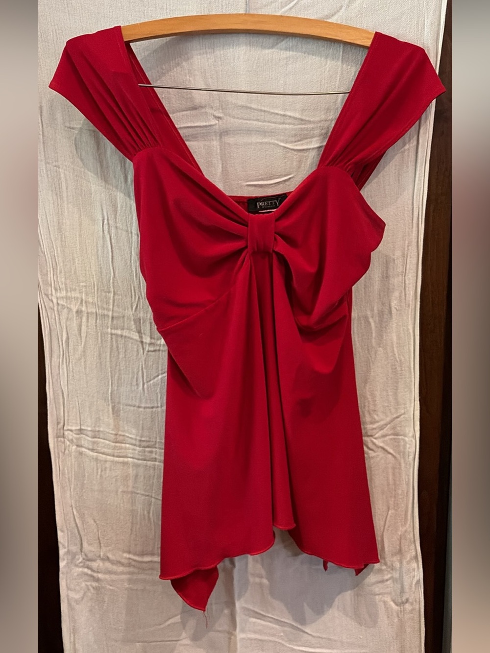 Pretty Woman Red Bow Front Off-the-Shoulder Top